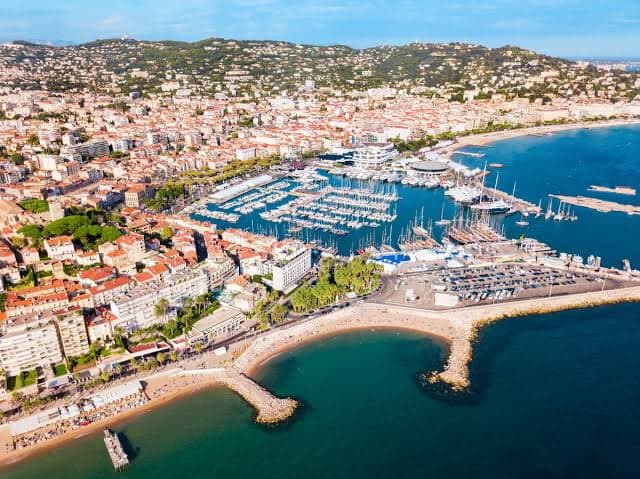 La baie de Cannes vue de la mer